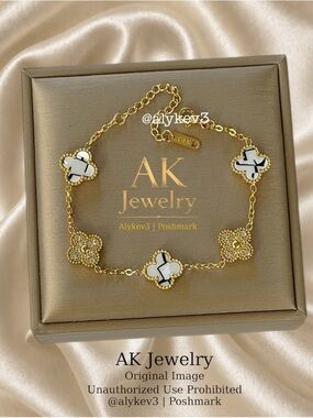 💎18k Ivory White & Black Lines LUXURY QUATREFOIL Clover 5 Motif Bracelet, Pave
